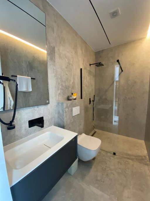 Ferienwohnung Luxury Penthouse Prishtina Pristina Exterior foto